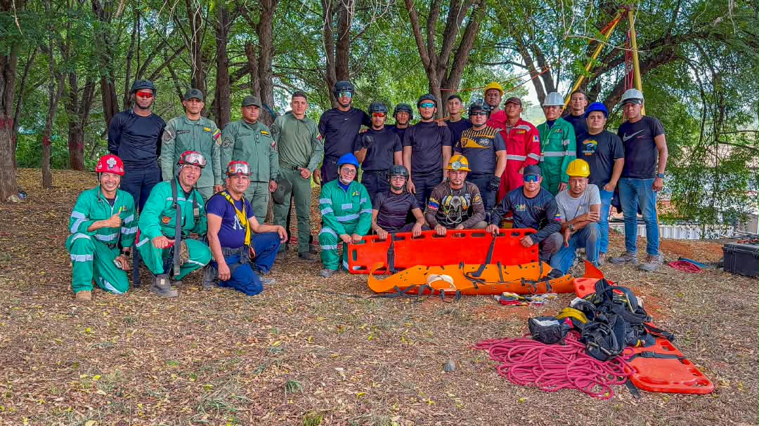 Minervenianos y organismos de seguridad reciben formación en rescate minero subterráneo